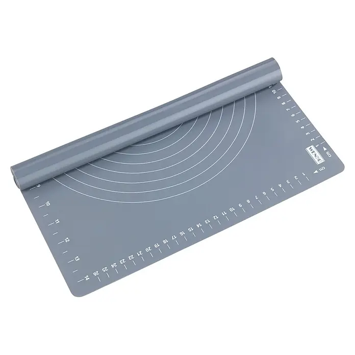 Wenko Silikonmatte - 340 x 30 mm - Graue Silikon-Backmatte mit Maßangaben, teilweise aufgerollt.