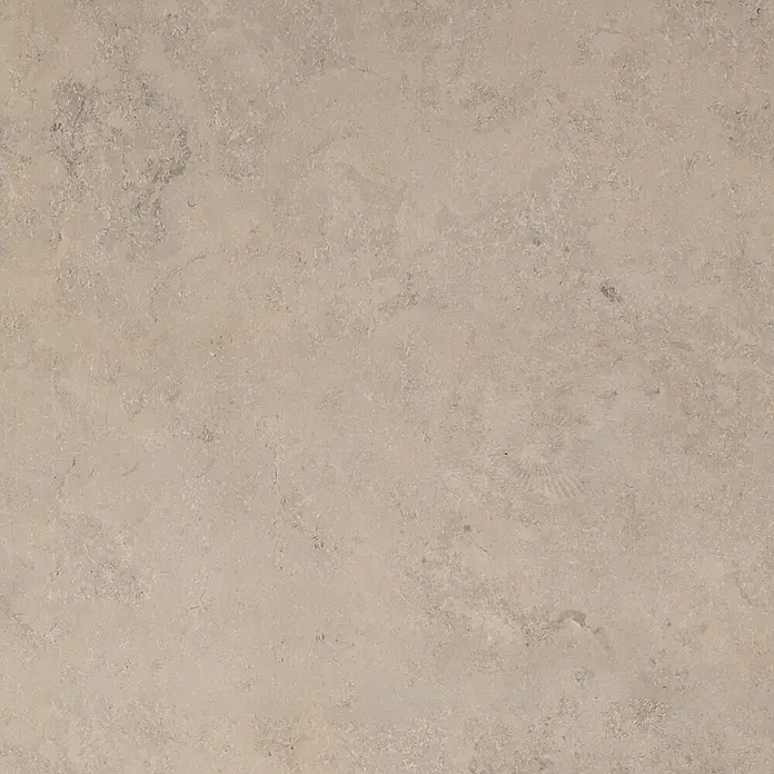 Feinsteinzeugfliese Fossil - 60 x 60 cm, Sand, Matt - Hellbeige Travertin-Steintextur mit subtilen grauen und braunen natürlichen Variationen, geeignet für Boden- oder Wandverkleidung.