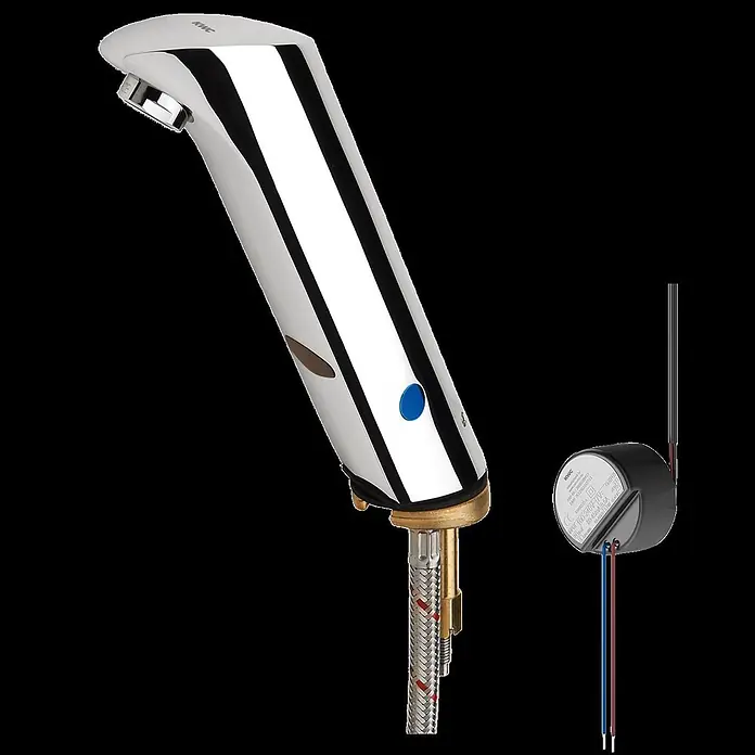 KWC Waschbecken KWC -  - Verchromter Automatikwasserhahn mit Sensor, blauem Knopf und separater schwarzer Steuereinheit mit Kabeln.