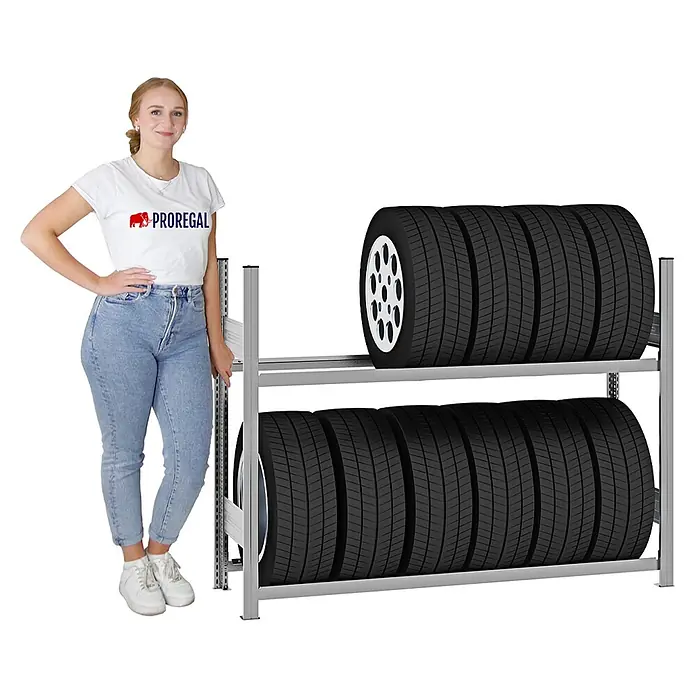 Reifenregal Stecksystem TIRE PRO Grundregal 115x150x43cm Verzinkt -  - Metallenes 2-Ebenen-Reifenregal, mit Reifen gefüllt, daneben eine Frau zur Größenreferenz.