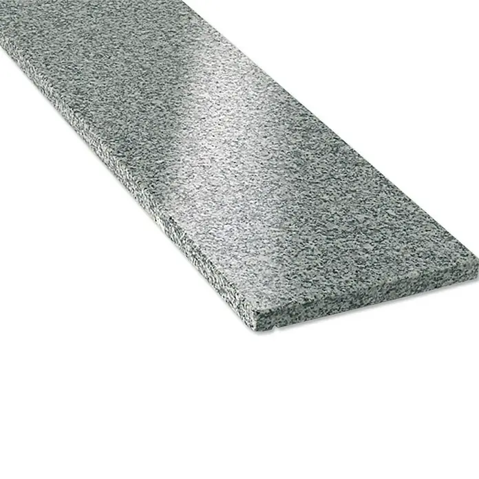 Fensterbank Bianco Cordo - L x B x S: 88 x 30 x 2 cm, Grau, Naturstein - Nahaufnahme einer polierten Granitplatte mit gesprenkeltem Muster, ideal für Arbeitsplatten oder Bodenbeläge.