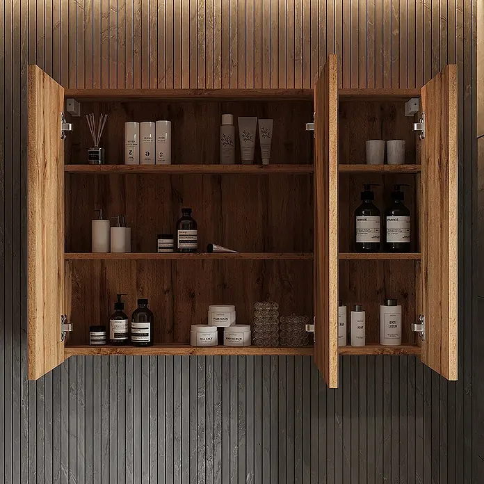 Vicco Spiegelschrank - Sonstiges, Eiche - Offener Badezimmerschrank aus Holz mit zwei Türen, gefüllt mit Toilettenartikeln, an einer strukturierten Wand.