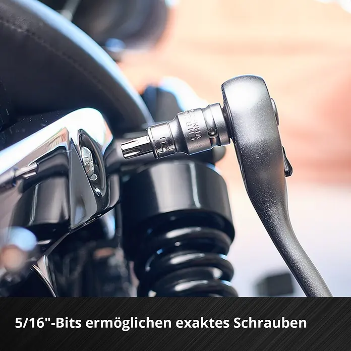 Einhell Werkzeugkoffer E-Case Werkstatt - 92 -tlg. - Verchromte Ratsche mit Torx-Bit zum präzisen Schrauben an einem Motorrad.