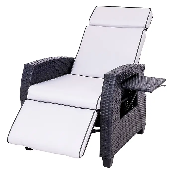 HOMAVO Garten-Positionssessel - Polyrattan, Rückenlehne verstellbar, weiß, B x T x H: 70 x 72 x 108 cm - Dunkelgrauer Rattan-Liegestuhl mit weißen Polstern und ausziehbarem Beistelltisch an der rechten Armlehne.