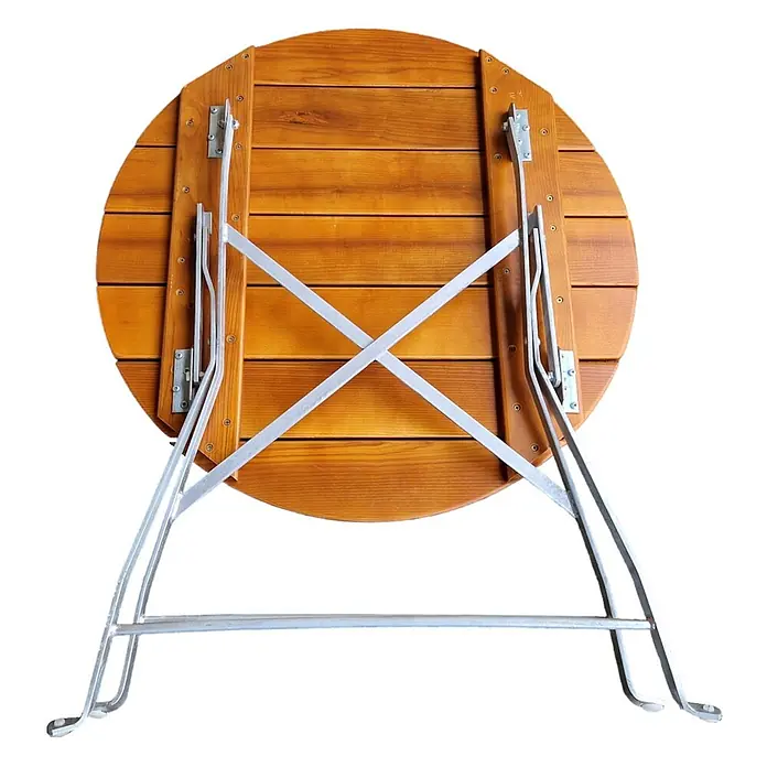 CHEFGASTRO Biergartentisch BERGTAL Made in Germany HxBxT 74x80x80cm Ø80cm klappbar wetterfest & UV-beständig Eschenholz Silber/Braun  2 Personen -  - Runder Klapptisch aus Holz mit silberfarbenen Metallbeinen, von unten gesehen.