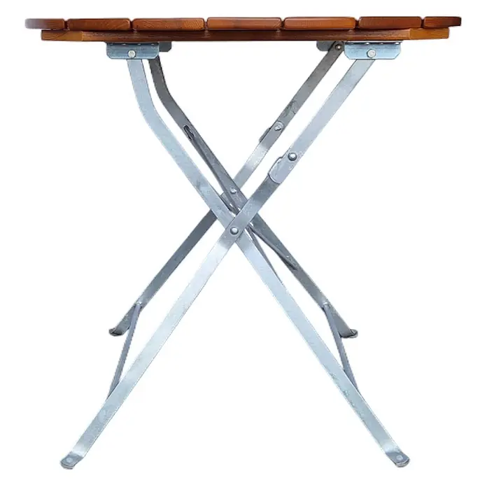 CHEFGASTRO Biergartentisch BERGTAL Made in Germany HxBxT 74x80x80cm Ø80cm klappbar wetterfest & UV-beständig Eschenholz Silber/Braun  2 Personen -  - Klapptisch mit Holzlattenplatte und silbernem Metall-X-Gestell.