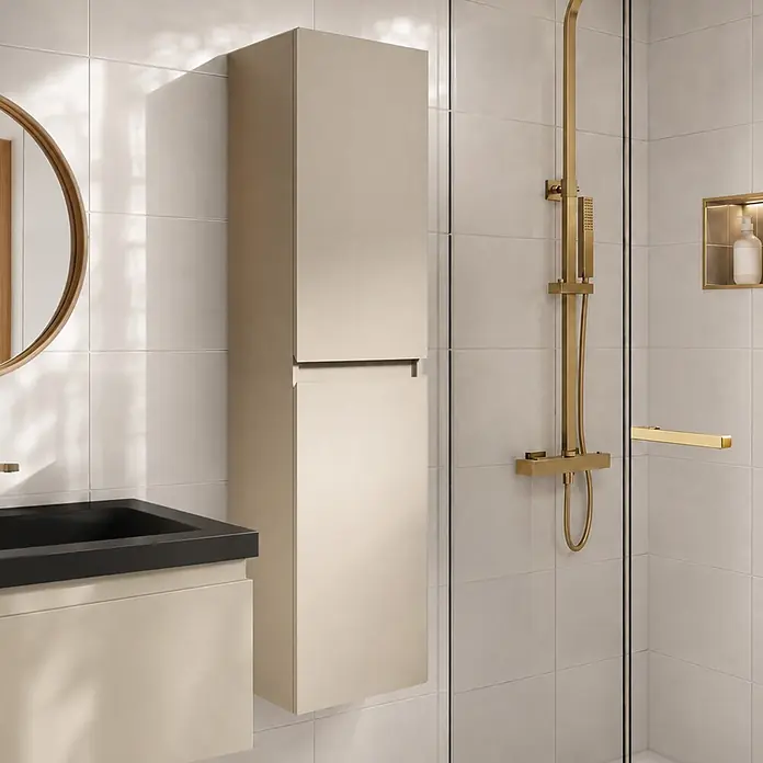LOMAZOO Badmöbel-Set SOR-BE-WZ-60 - Gesamtbreite Badmöbel: 60 cm, Greige (Graubeige) - Beige Badezimmermöbel-Set: Hochschrank und Waschtisch mit schwarzem Waschbecken, goldene Duscharmaturen, runder Holzspiegel.