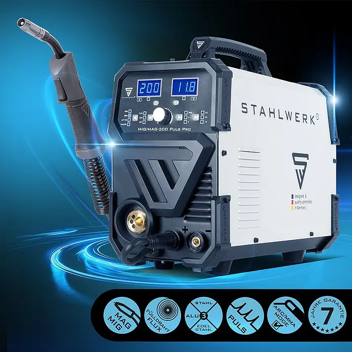 STAHLWERK MIG/MAG-Schweißgerät 200 Puls Pro - Schweißstrom: 200 A, 230 V - 230 V - Weiß-dunkelgraues Stahlwerk MIG/MAG-200 Puls Pro Schweißgerät mit Digitalanzeigen (200, 11.8) und angeschlossenem Schweißbrenner.
