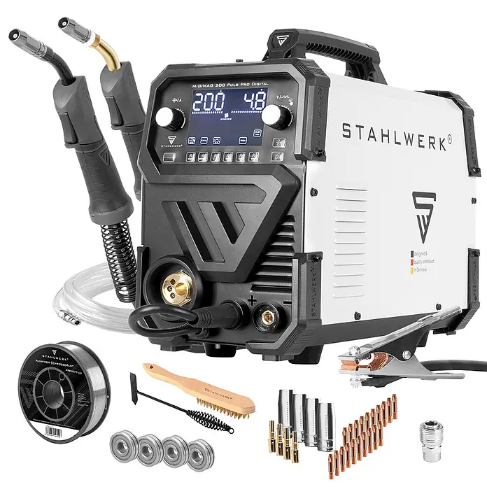 STAHLWERK MIG/MAG-Schweißgerät 200 Puls Pro Digital Alu-Set - 230 V - 230 V - Weiß-schwarzes STAHLWERK MIG/MAG 200 Puls Pro Digital Schweißgerät mit Schweißbrennern, Masseklemme und diversen Schweißzubehörteilen.