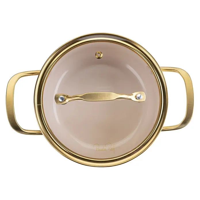 Fackelmann Kochtopf Pamela Reif Kollektion Signature - 1,7 l, Beige/Gold - Ansicht von oben auf einen goldenen Topfdeckel mit zwei integrierten Griffen und beigefarbener Innenseite.