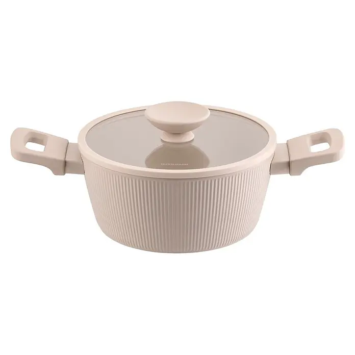 Fackelmann Kochtopf Pamela Reif Kollektion Shell - 20 l, Beige - Ein hellbeiger Kochtopf mit vertikalen Rillen und zwei Griffen, versehen mit einem Glasdeckel mit passendem beigefarbenem Knauf.
