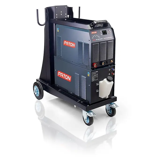 PATON WIG-Schweißgerät ProTIG-315-400V WK - Schweißstrom: 315 A, 400 V - Graues PATON Schweißgerät auf einem schwarzen Rollwagen, mit integrierter Wasserkühlung.