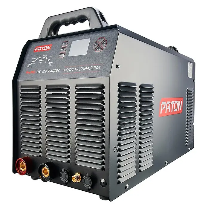 PATON WIG-Schweißgerät ProTIG-315-400V - Schweißstrom: 315 A, 400 V - Dunkelgraues PATON AC/DC TIG/MMA/SPOT Inverter-Schweißgerät mit roten Akzenten und Tragegriff, digitalem Display und Anschlussbuchsen.