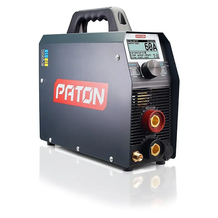 PATON WIG-Schweißgerät StandardTIG-250 - Schweißstrom: 250 A, 230 V - Dunkelgraues PATON Inverter-Schweißgerät mit rotem Logo, Digitalanzeige (60A), Drehknopf und frontalen Anschlüssen.