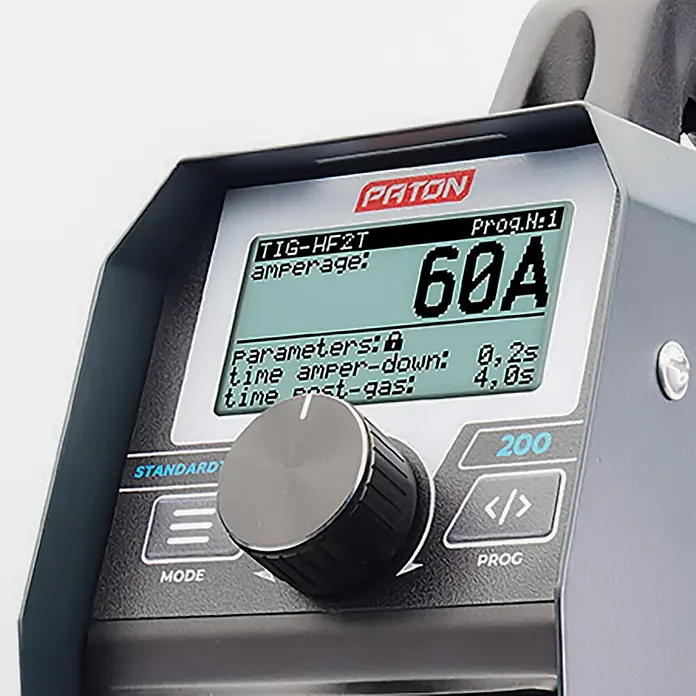 PATON WIG-Schweißgerät StandardTIG-200 - Schweißstrom: 200 A, 230 V - Nahaufnahme des grauen und schwarzen Displays und der Bedienelemente eines Schweißgeräts, das den TIG-HF2T-Modus bei 60A anzeigt.