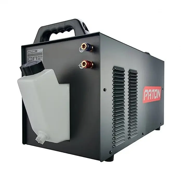 PATON MIG/MAG-Schweißgerät Cooler-7S-400V - 400 V - Dunkelgrauer PATON Schweißkühler mit Griff, durchsichtigem Wassertank und rot/blauen Schnellkupplungen.