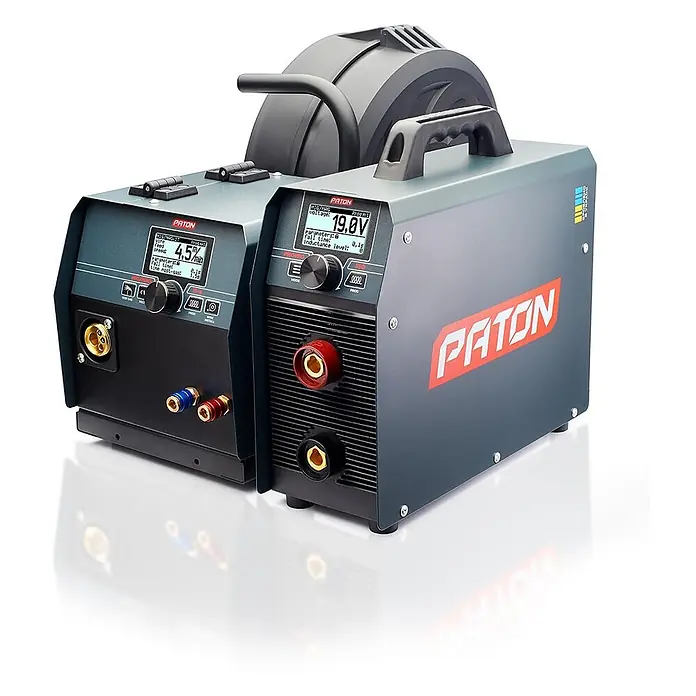 PATON MIG/MAG-Schweißgerät ProMIG-350-15-4-400V W - Schweißstrom: 350 A, 400 V - Dunkelgraues PATON Schweißgerät mit separatem Drahtvorschub, Digitalanzeigen, Drehknöpfen und Anschlüssen.