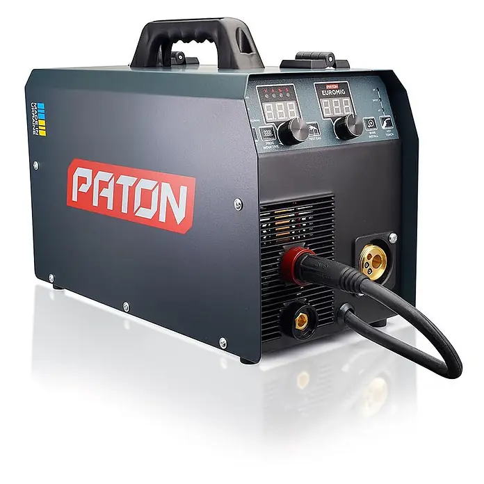 PATON MIG/MAG-Schweißgerät EuroMIG - Schweißstrom: 150 A, 230 V - Dunkelgraues Paton EUROMIG Schweißgerät mit rotem Logo, Digitalanzeigen, Drehknöpfen und Schweißkabelanschlüssen. Mit schwarzem Tragegriff.