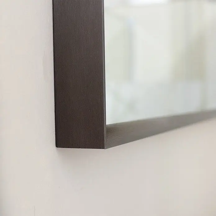 KV Rechteckiger Spiegel mit Aluminiumrahmen in Gun Metal 60,5x80,5 cm -  - Dunkelbraunes Rahmenprofil, wahrscheinlich für einen Spiegel oder ein Bild.