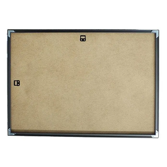 KV Rechteckiger Spiegel mit Aluminiumrahmen in Gun Metal 60,5x80,5 cm -  - Rückseite eines schwarzen Bilderrahmens mit brauner MDF-Platte und zwei Metallaufhängungen.