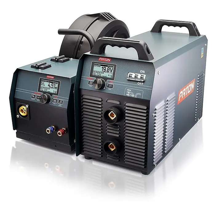 PATON MIG/MAG-Schweißgerät ProMIG-630-15-4-400V W - Schweißstrom: 630 A, 400 V - Zwei graue und schwarze Paton Schweißgeräte mit Digitalanzeigen und Bedienelementen, geeignet für MMA-, TIG- und MIG/MAG-Schweißen.