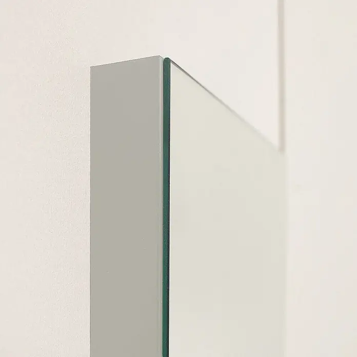 Kiamami Valentina Lichtspiegel - 38 x 300 cm, Farblos - Spiegelkante mit grün getöntem Glas und grauer Rückseite.
