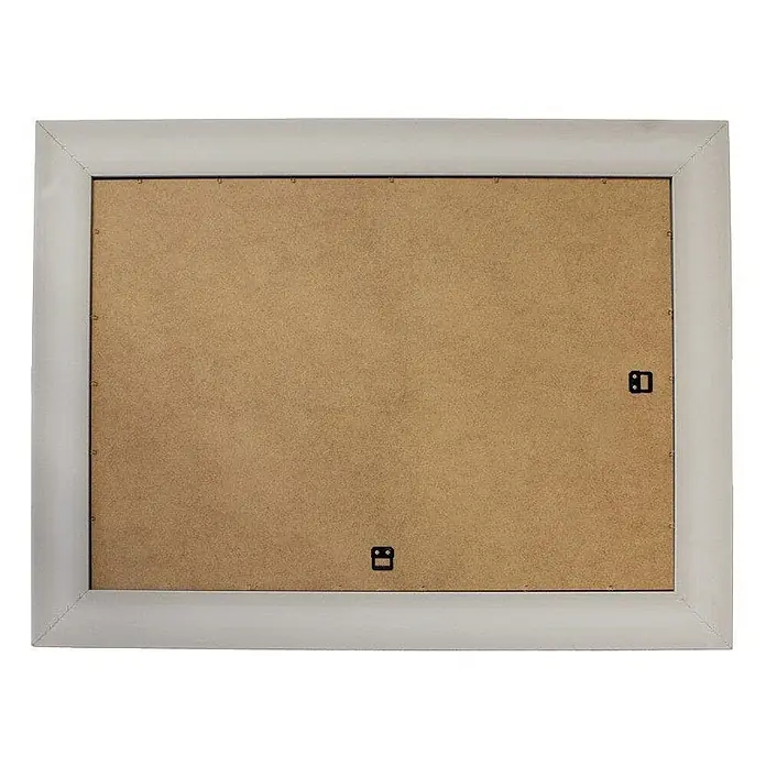 Kiamami Valentina Lichtspiegel - 22 x 745 cm, Farblos - Rückseite eines hellgrauen Bilderrahmens mit brauner MDF-Rückwand und zwei schwarzen Metallaufhängern.