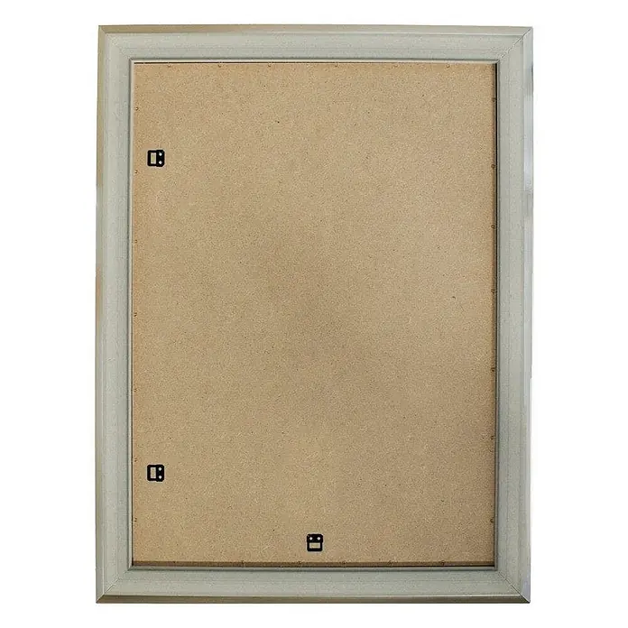 KV Rechteckiger Spiegel mit silbernem MDF-Rahmen, beidseitig montierbar, B.72,5xH.92,5 cm -  - Rückseite eines hellgrauen Bilderrahmens mit brauner Kartonrückwand und Metallklammern.