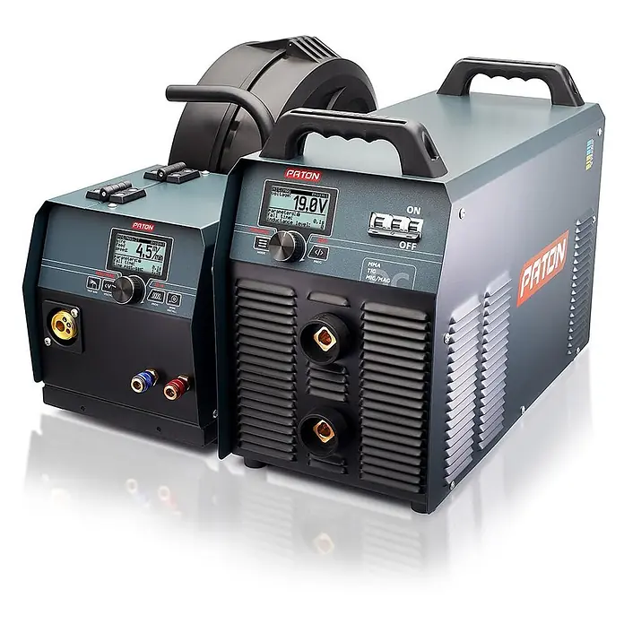 PATON MIG/MAG-Schweißgerät ProMIG-500-15-4-400V W - Schweißstrom: 500 A, 400 V - Grau-schwarzes Paton Inverter-Schweißgerät mit separatem Drahtvorschubgerät.
