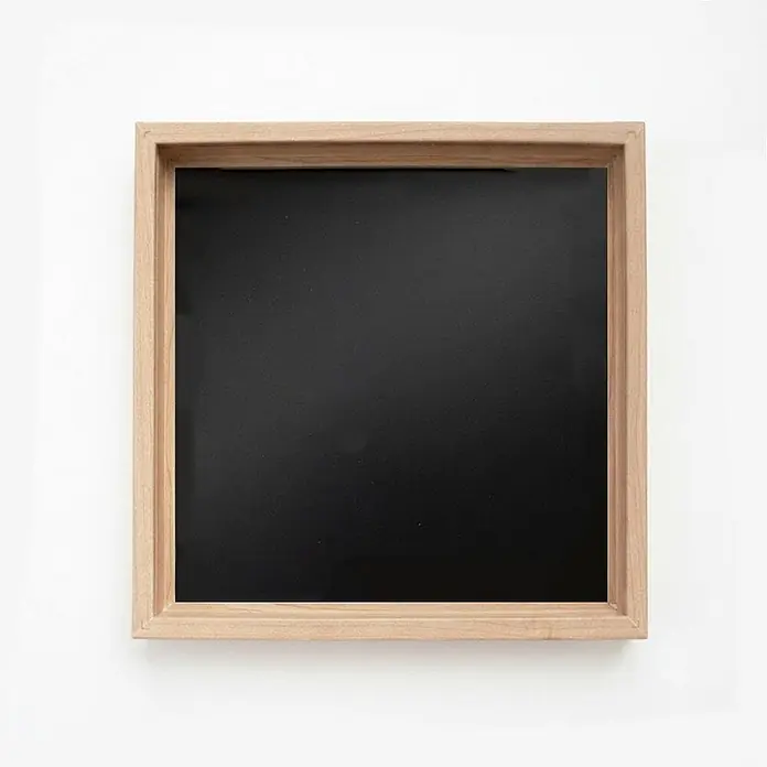 Kiamami Valentina Lichtspiegel - 38 x 300 cm, Farblos - Quadratischer Rahmen aus hellem Holz mit schwarzer Fläche.