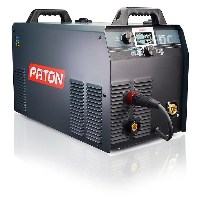 PATON MIG/MAG-Schweißgerät StandardMIG-270-400V - Schweißstrom: 270 A, 400 V - Dunkelgraues PATON Schweißgerät mit Digitalanzeige (19,0V, 4,5% Drahtvorschub), mit Frontanschlüssen und Tragegriffen.