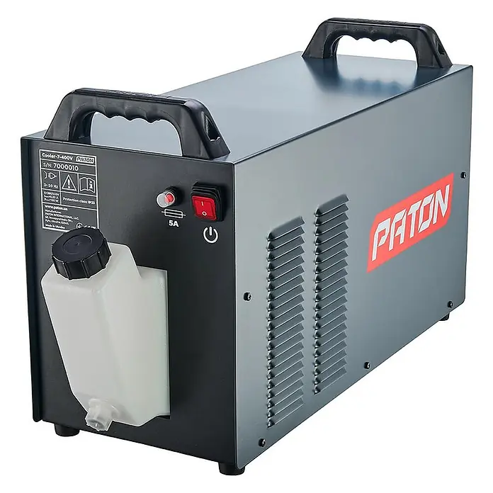 PATON MIG/MAG-Schweißgerät Cooler-7-400V - 400 V - Dunkelgrauer Industriekühler mit schwarzen Griffen, weißem Behälter und rotem 'PATON'-Branding.