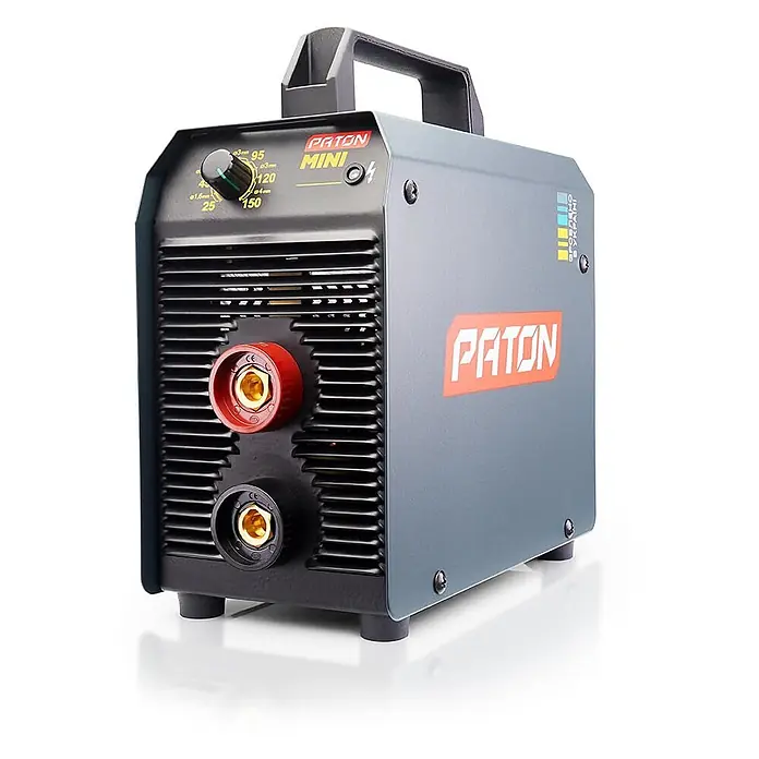 PATON Elektrodenschweißgerät MINI - Schweißstrom: 150 A, 230 V - Graues Paton Mini Schweißgerät mit Drehregler, Anzeige, roten und schwarzen Stromanschlüssen und Tragegriff.