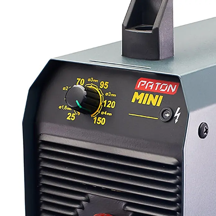PATON Elektrodenschweißgerät MINI - Schweißstrom: 150 A, 230 V - Kompaktes PATON MINI Inverter-Schweißgerät in Grün/Grau mit schwarzem Bedienfeld, einstellbarem Stromregler und Lüftungsschlitzen.