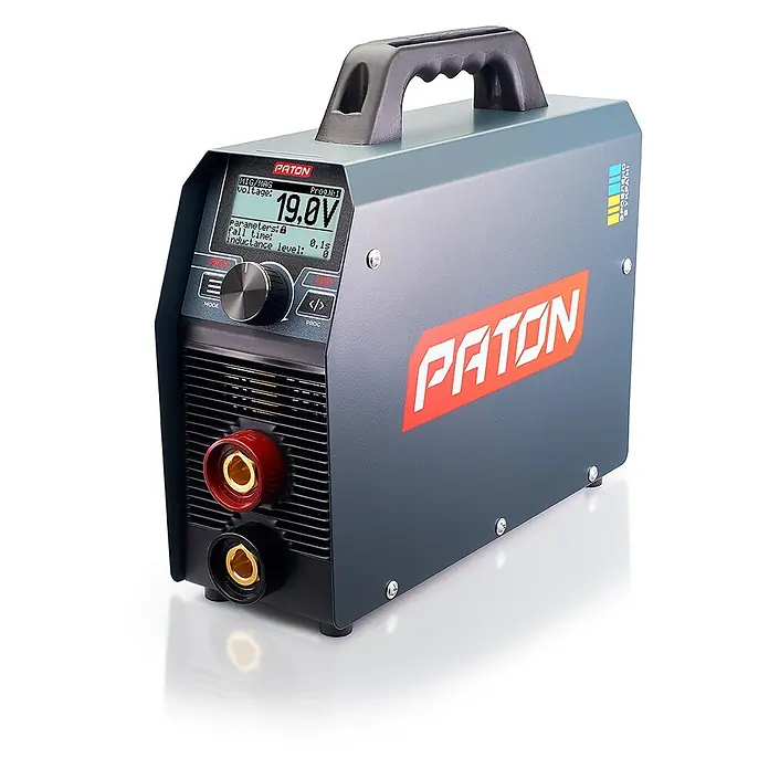 PATON Elektrodenschweißgerät PRO-200 - Schweißstrom: 200 A, 230 V - Dunkelgraues Paton Inverter-Schweißgerät mit Digitalanzeige, 19,0V und schwarzem Griff.