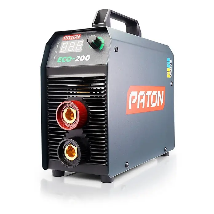 PATON Elektrodenschweißgerät ECO-200-C - Schweißstrom: 200 A, 230 V - Kompaktes grau-schwarzes Paton ECO-200 Inverter-Schweißgerät mit Digitalanzeige und Kabelanschlüssen.