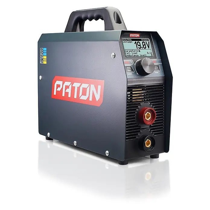 PATON Elektrodenschweißgerät PRO-160 - Schweißstrom: 160 A, 230 V - Kompaktes dunkelgraues Paton Inverter-Schweißgerät mit Tragegriff, Digitalanzeige und Anschlüssen vorne.