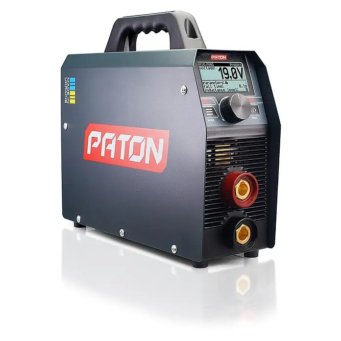 PATON Elektrodenschweißgerät PRO-250 - Schweißstrom: 250 A, 230 V - Dunkelgraues PATON Inverter-Schweißgerät mit rotem Logo, Digitalanzeige (19,0V) und roten/schwarzen Anschlussklemmen.