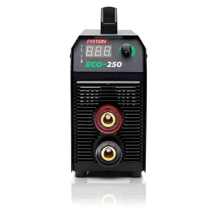PATON Elektrodenschweißgerät ECO-250-C - Schweißstrom: 250 A, 230 V - Schwarzer PATON ECO-250 Schweißinverter mit Digitalanzeige, Bedienknopf und vorderen Schweißanschlüssen.