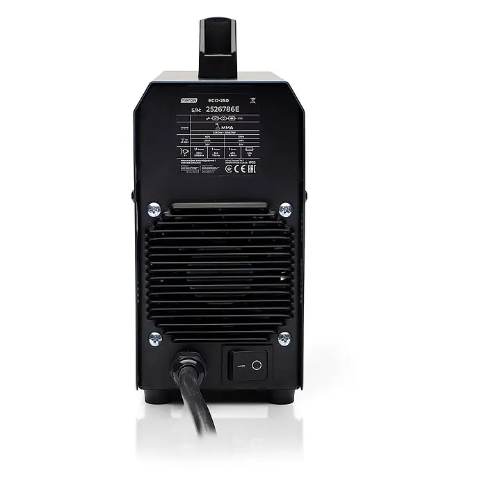 PATON Elektrodenschweißgerät ECO-250-C - Schweißstrom: 250 A, 230 V - Schwarzes PATON ECO-250 Schweißgerät, Rückansicht mit Produktetikett, Lüftungsgitter, Netzschalter und Netzkabel.