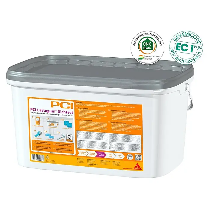 PCI Lastogum-Dichtset - Grau, 4 kg - Weißer Eimer PCI Lastogum Dichtset, ein Komplett-Abdichtungssystem für Keramikfliesen in Duschen und Bädern, mit Produktdetails auf dem Etikett.