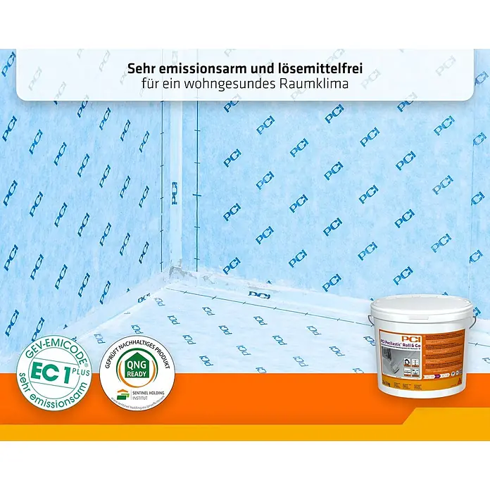 PCI Dichtkleber Pecilastic Roll&Go - 6 kg - Hellblaue, emissionsarme PCI Pecilastic Roll & Go Abdichtungsbahn an einer Ecke, daneben der Produktkübel.