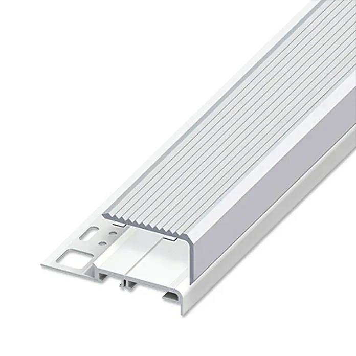 Treppenkantenprofil - Silber, 1 m x 8 mm, Eloxiert - Aluminium-Treppenkantenprofil mit rutschfester Oberfläche für sicheren Halt und Schutz der Treppenstufen.