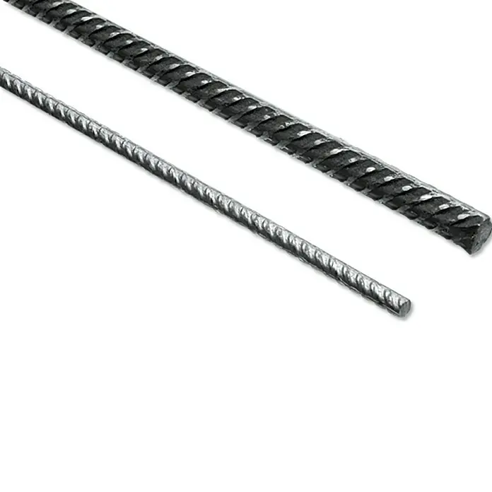Catnic Torstahl - Durchmesser: 8 mm, Länge: 3 m - Nahaufnahme von zwei gerippten Bewehrungsstäben in unterschiedlichen Größen, ideal für Bauprojekte und Betonarbeiten.