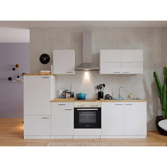 Respekta Küchenzeile Malia - Breite: 270 cm, Weiß, Mit Elektrogeräten, Dekor Arbeitsplatte: Holzoptik, Volumen Backofen: 72 l - Eine moderne Küche mit weißen Schränken, Arbeitsplatten aus Holz, Edelstahlgeräten und einer Beton-Rückwand.