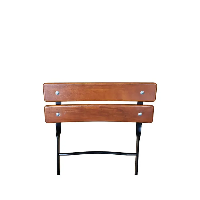 CHEFGASTRO Biergartenstuhl BERGWIESE Made in Germany 1-Sitzer HxBxT 89x40x35cm wetterfest & UV-beständig Eschenholz Schwarz/Braun -  - Nahaufnahme einer Stuhllehne mit zwei horizontalen braunen Holzlatten und schwarzem Metallrahmen.