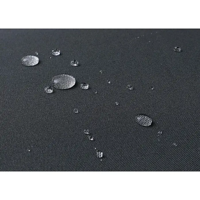 Mendler Loungemöbel-Set HWC-P74 - 3 -tlg., Polyrattan, Schwarz, Polster grau, Schwarz, grau - Nahaufnahme von Wassertropfen auf dunklem, wasserabweisendem Gewebe.