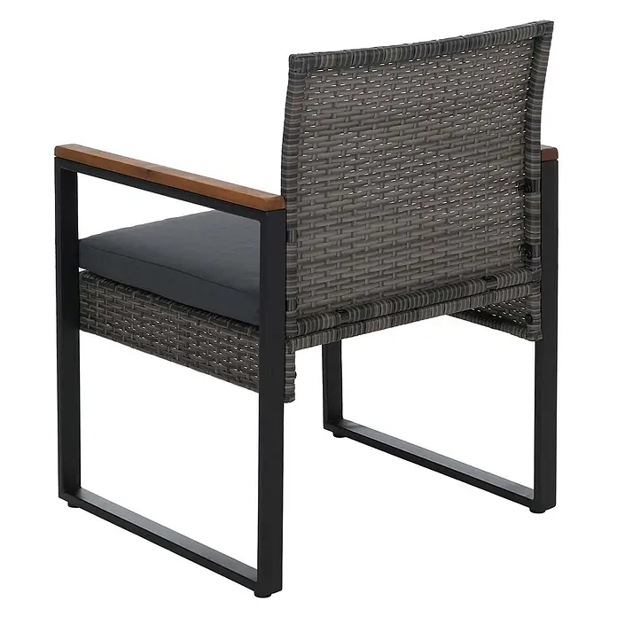 Mendler Loungemöbel-Set HWC-P74 - 3 -tlg., Polyrattan, Grau, Polster grau, Grau - Outdoor-Sessel mit grauem Rattan, schwarzem Metallgestell, Holzarmlehnen und dunkelgrauem Kissen.