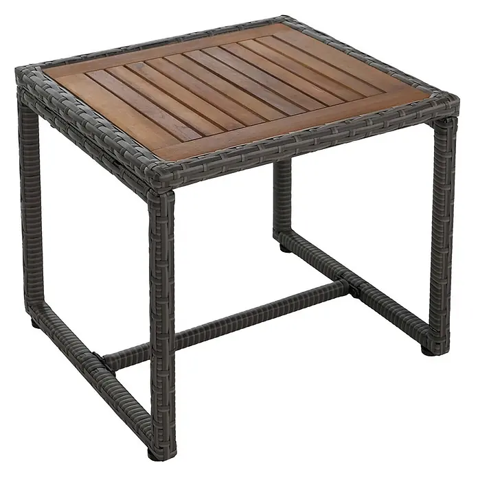 Mendler Loungemöbel-Set HWC-P74 - 3 -tlg., Polyrattan, Grau, Polster grau, Grau - Quadratischer Outdoor-Beistelltisch mit dunkelgrauem Rattan-Geflechtgestell und einer Lattenplatte aus braunem Holz.