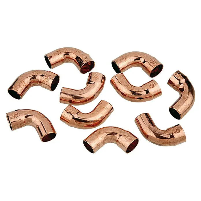 Kupfer-Bogen 5001A - Durchmesser: 22 mm, Winkel: 90 °, 10 Stk. - Nahaufnahme von 10 Kupferrohrbögen, die für Sanitär- und Heizungsinstallationen verwendet werden. Die Fittings sind in einem Winkel von 90 Grad gebogen.